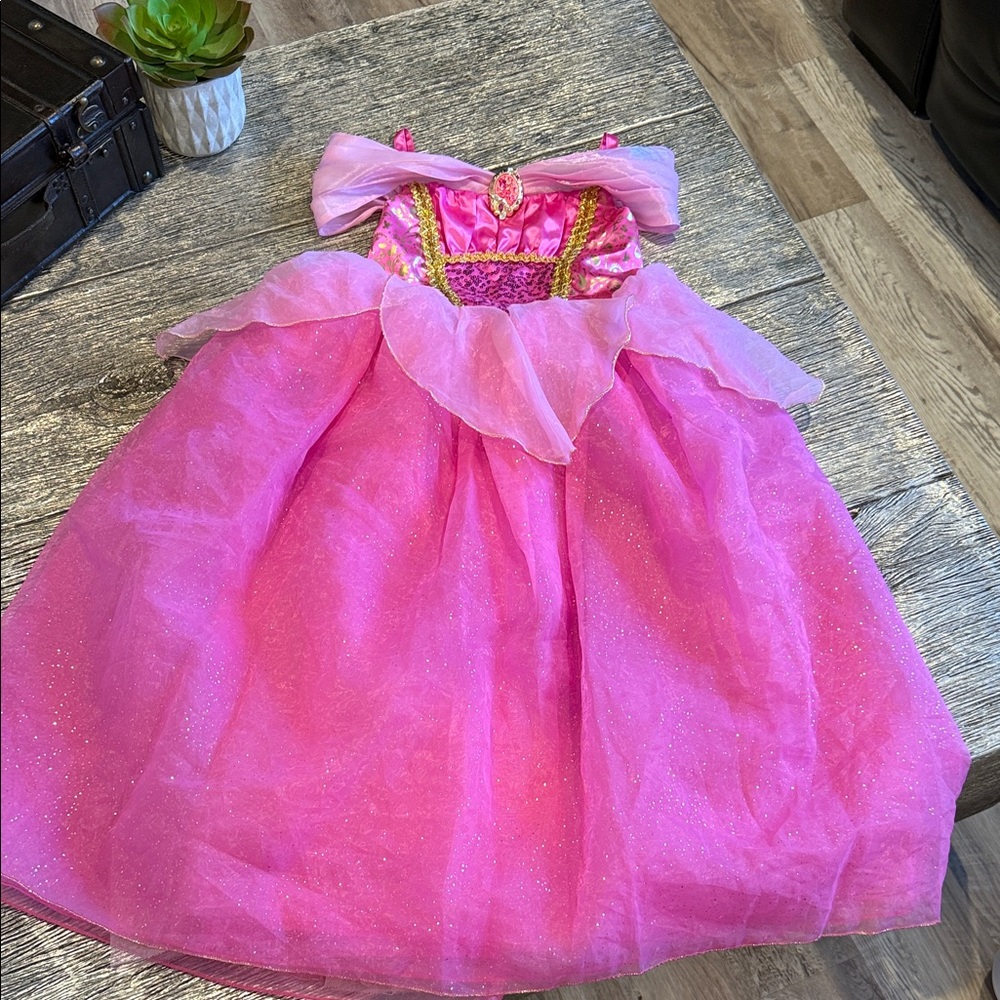 Disney sleeping beauty dress. EUC. Size 9/10